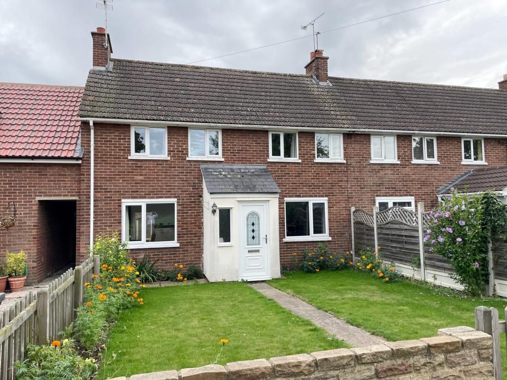 Lot: 57 - THREE-BEDROOM TERRACE HOUSE FOR REPAIR IN POPULAR ESSEX VILLAGE - three bedroom terrace house in little waltham